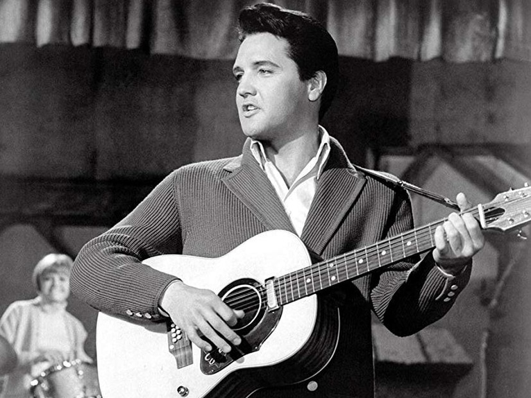 elvis-presley-performing